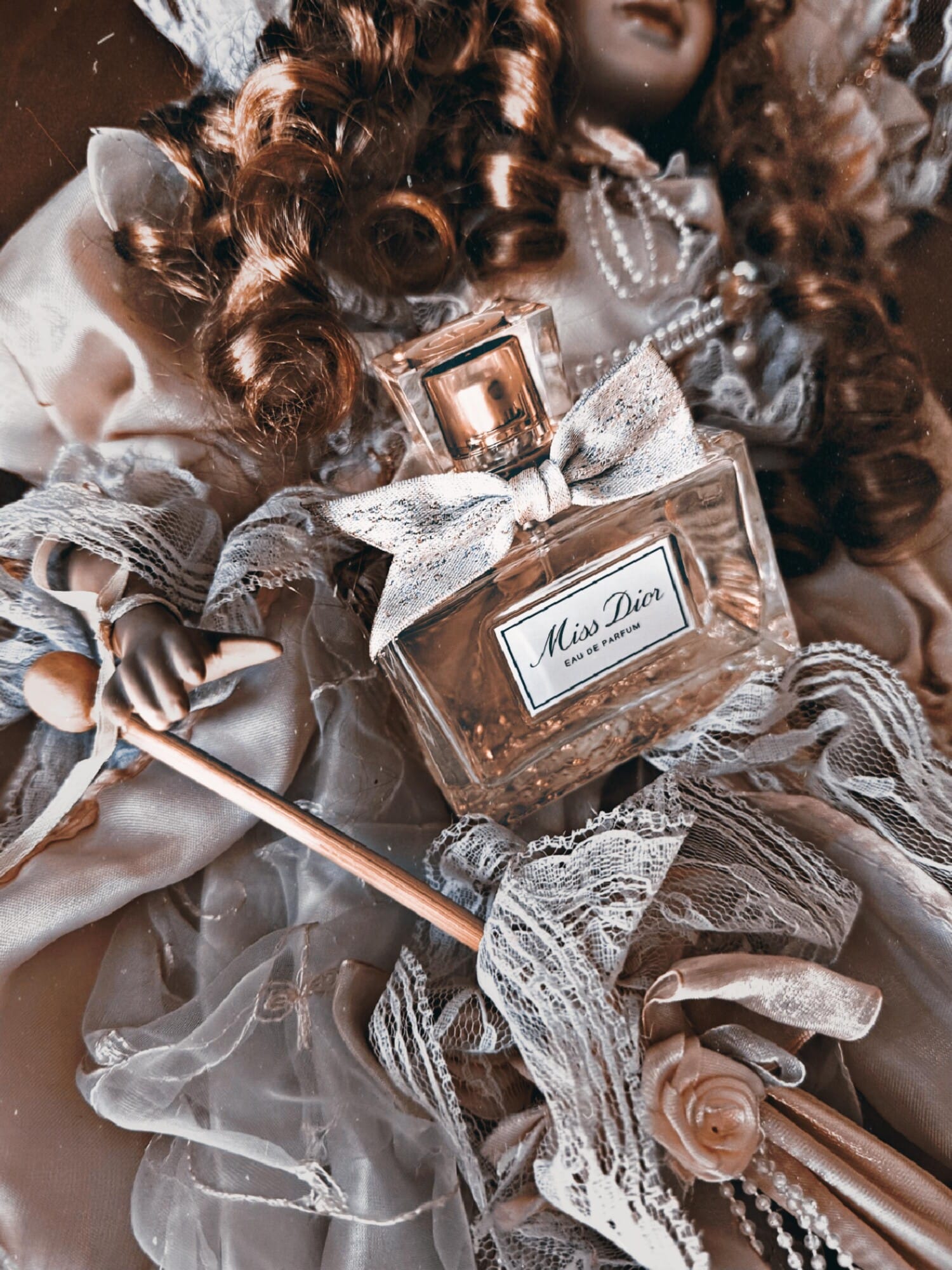 Miss Dior Eau de Parfum (2021), on-skin / lifestyle