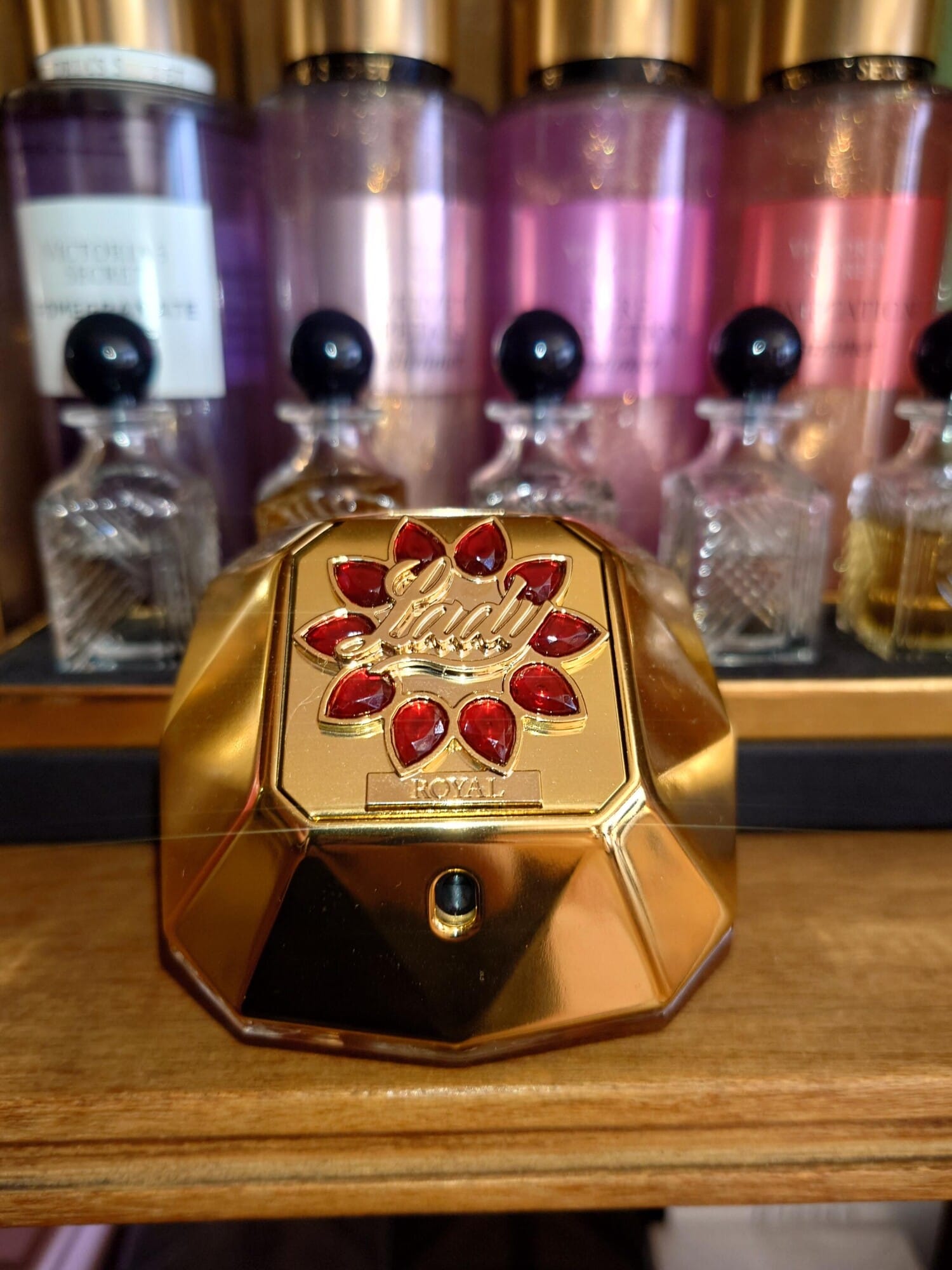 Lady Million Royal, on-skin / lifestyle
