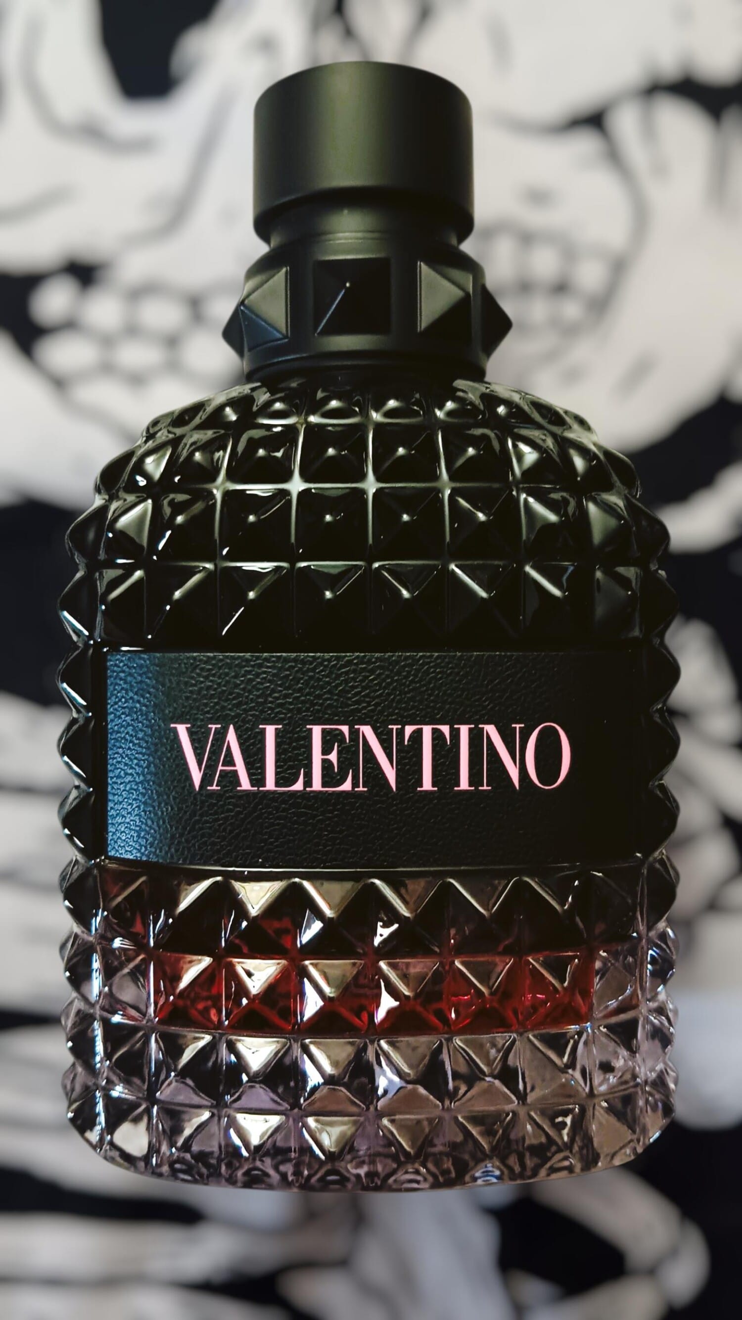Valentino Uomo Born In Roma Intense, on-skin / lifestyle