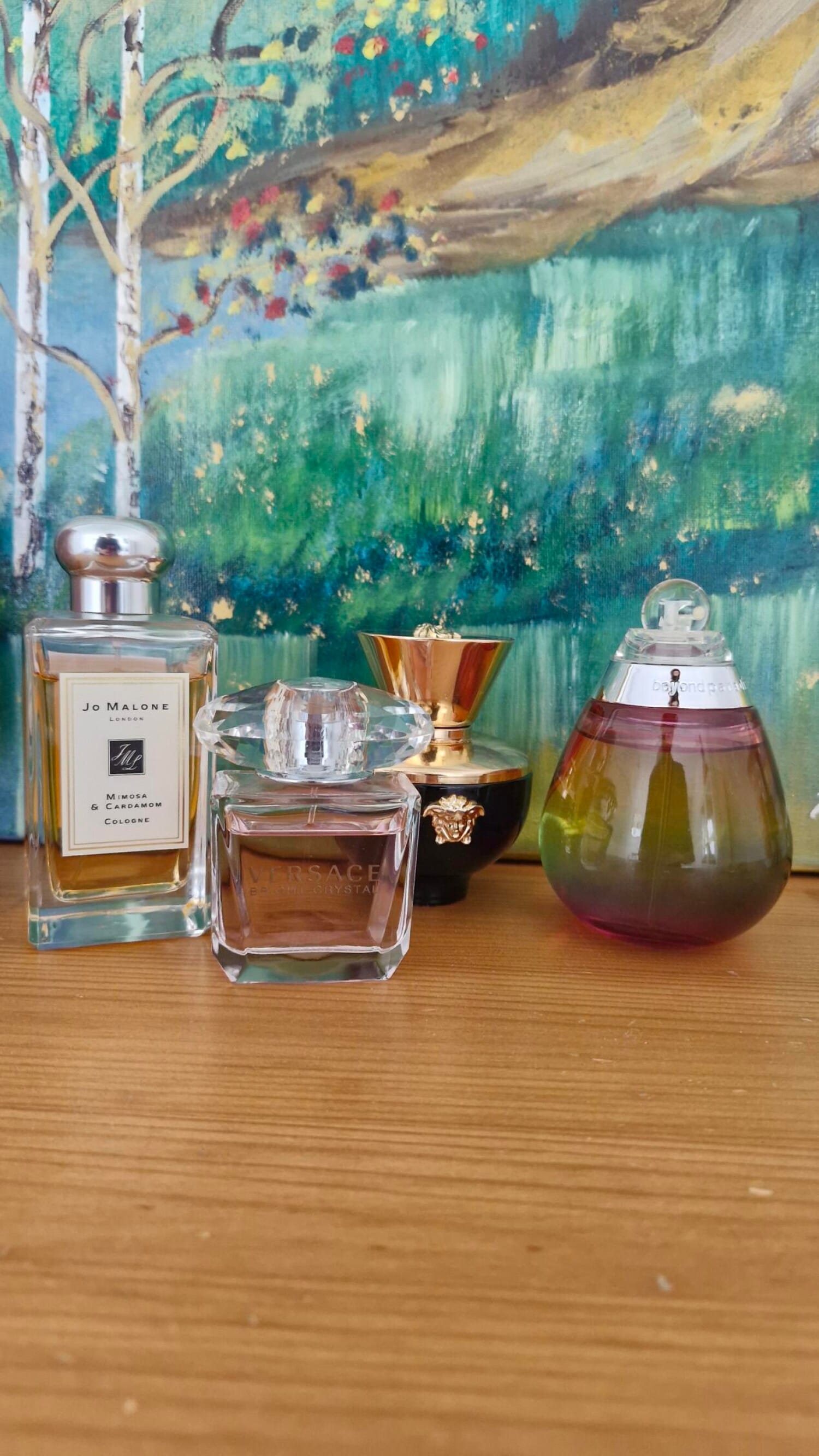 Versace Pour Femme Dylan Blue, on-skin / lifestyle