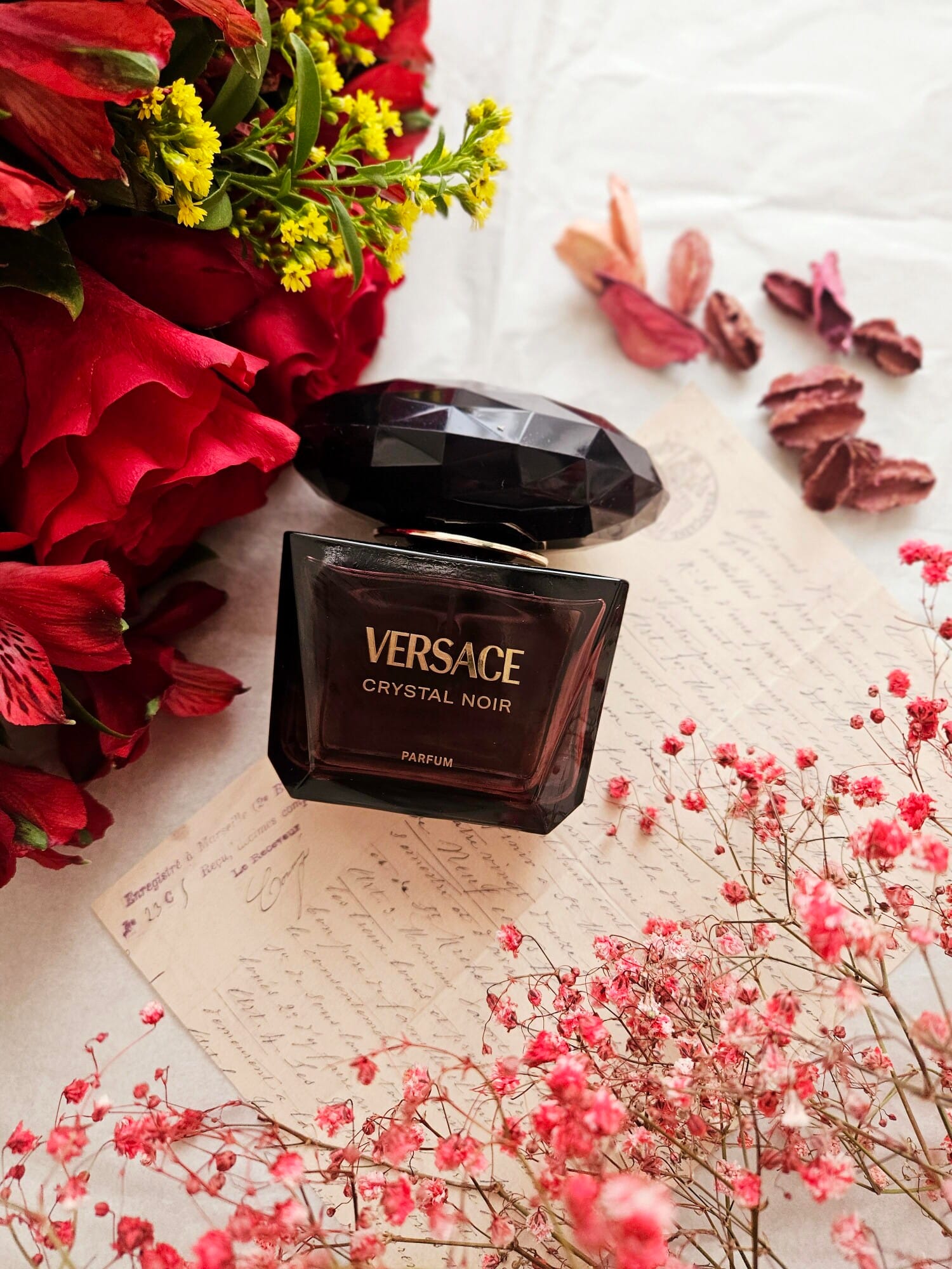 Crystal Noir Parfum, on-skin / lifestyle